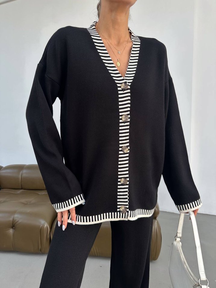 Düğmeli Çizgili V Yaka Siyah Kadın Triko Takım - Görsel 3