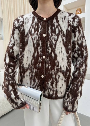 Kadın Gri Kahverengi Tüylü Bağlama Desenli Hırka - Görsel 3