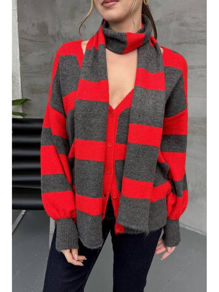 Gri Kırmızı Çizgili V Yaka Triko Kazak - Görsel 4