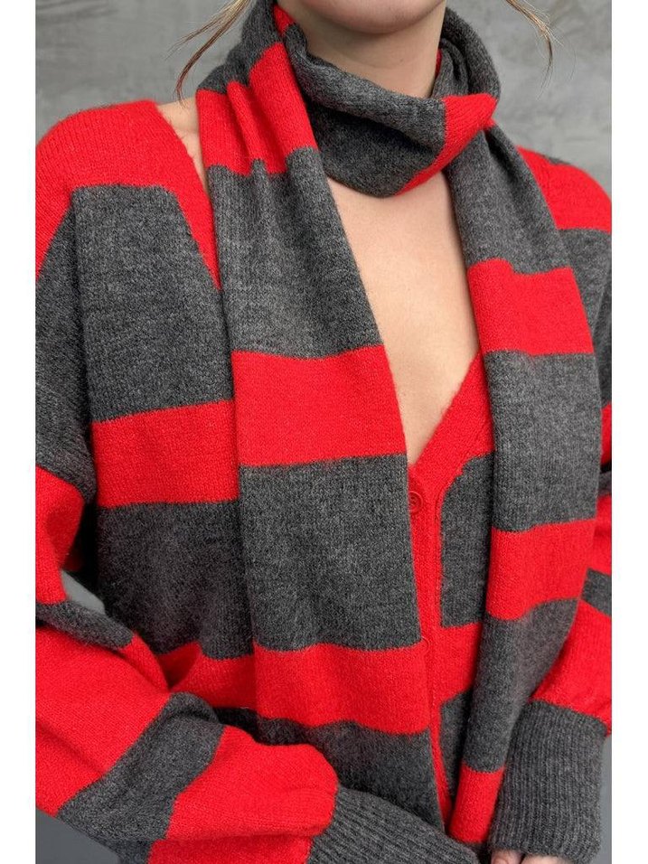 Gri Kırmızı Çizgili V Yaka Triko Kazak - Görsel 3