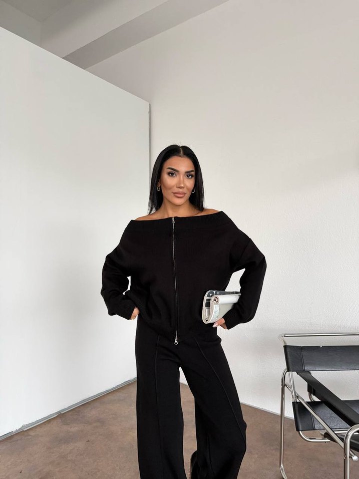 Siyah Madonna Yaka Uzun Kollu Eşofman Takımı - Görsel 3