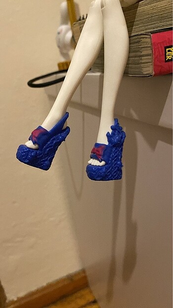  Monster high catrine demew
