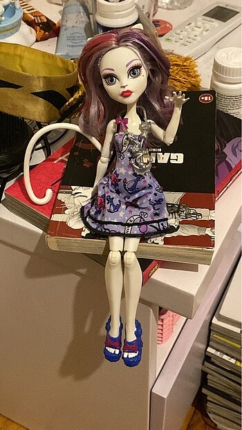 Monster high catrine demew