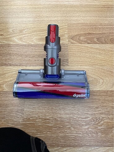 Dyson V8