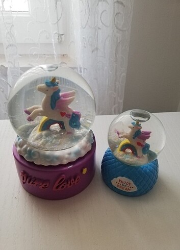 Diğer Unicorn kar küresi