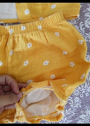 Diğer Çok az kullanılmış müslin kumaş 9 ~12 aylık kız çocuk alt üst ta