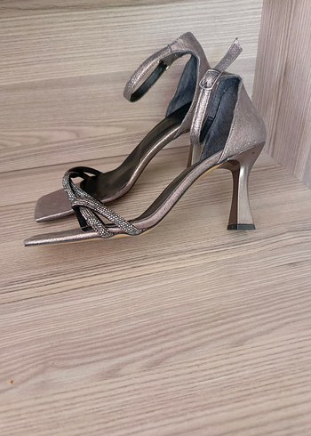 Kahverengi Yılan Desenli Stiletto Topuklu Ayakkabı - Görsel 4