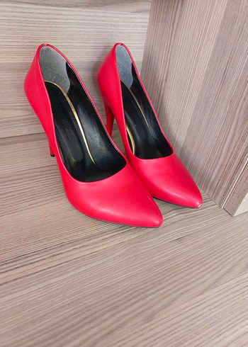 kırmızı 12 cm stiletto evde birkaç kez giyildi - Görsel 2