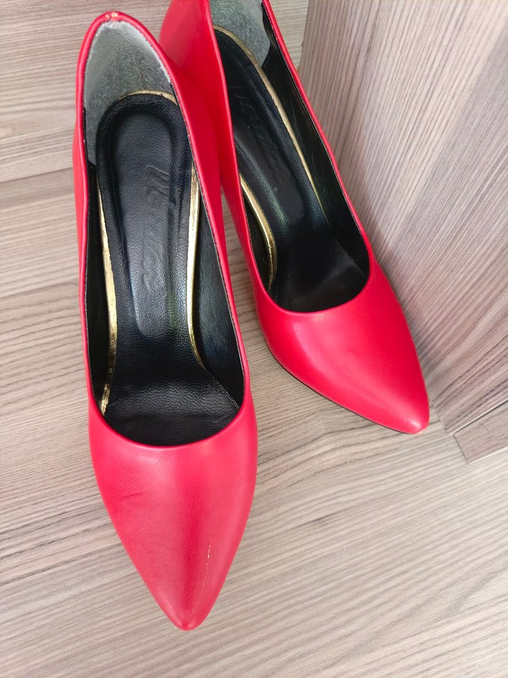 kırmızı 12 cm stiletto evde birkaç kez giyildi - Görsel 3