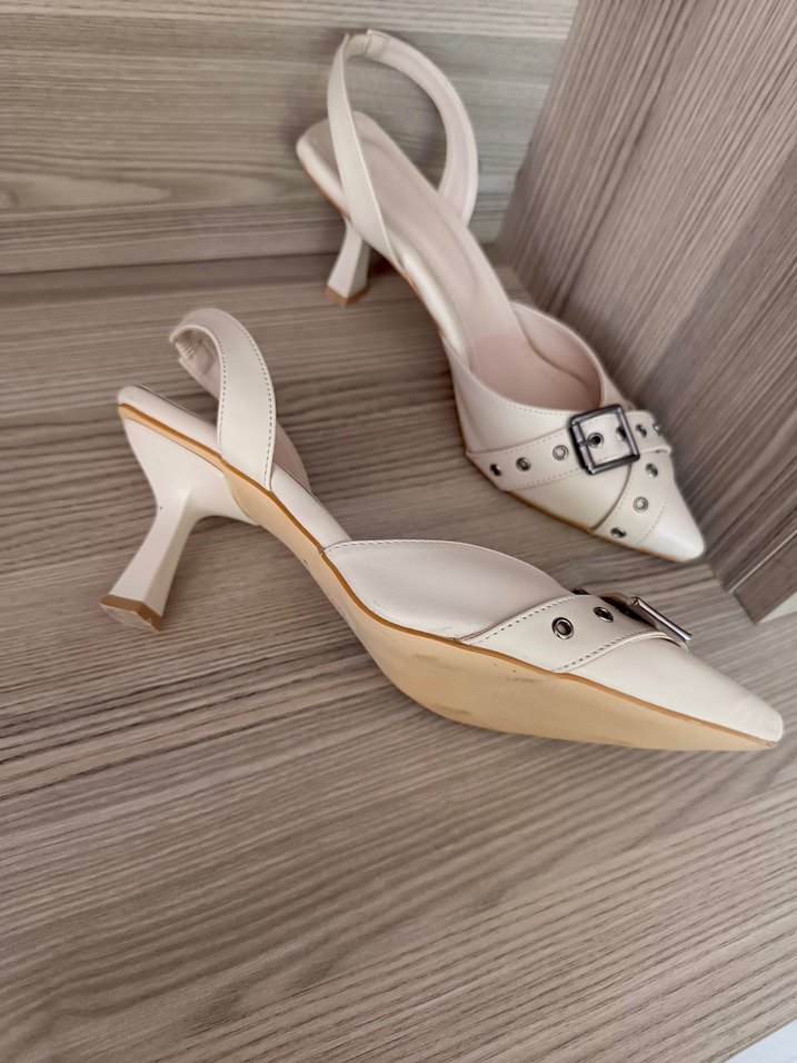 Beyaz Tokalı Stiletto Kadın Topuklu Ayakkabı - Görsel 4