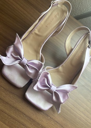 Lila Fiyonk Detaylı İnce Topuklu Kadın Ayakkabı - Görsel 2