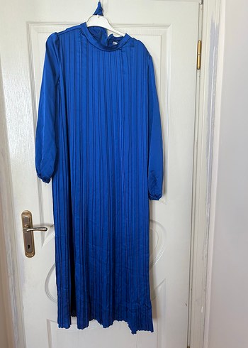 Düğmeli Mavi Saten uzun elbise - Görsel 2