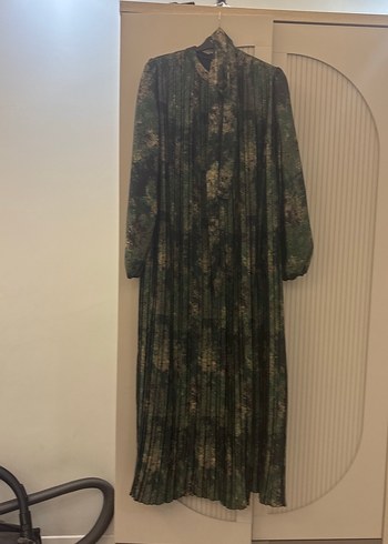 Piliseli Bağlamalı Yaka Uzun Kadın Elbise - Görsel 2