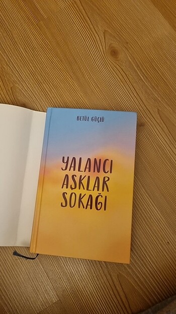 Beden Renk Yalancı aşklar sokağı ciltli