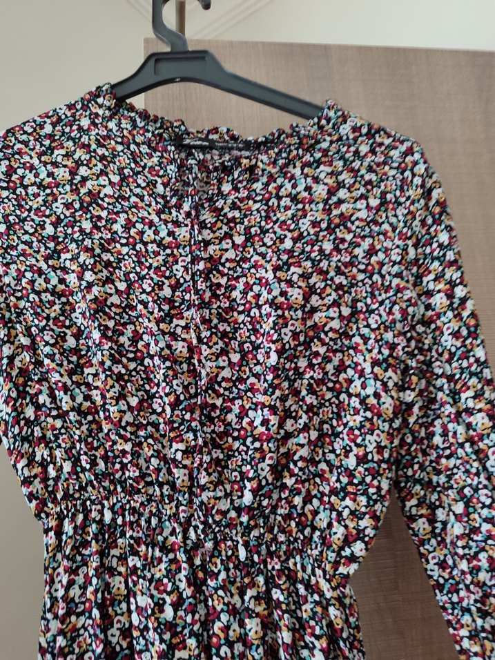 Düğmeli V Yaka Desenli - Görsel 2