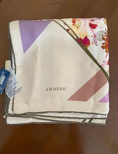 Beden ARMİNE EŞARP