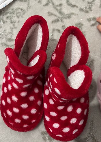 Kız Çocuk Kırmızı Puantiyeli Sıcak Terlik - Görsel 5