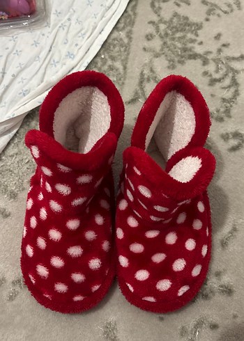 Kız Çocuk Kırmızı Puantiyeli Sıcak Terlik - Görsel 2