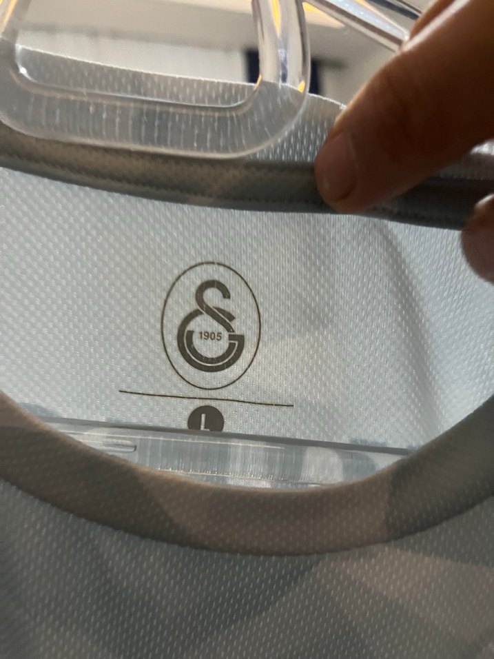 Erkek Gri Baskılı Kısa Kollu Spor Forma - Görsel 3