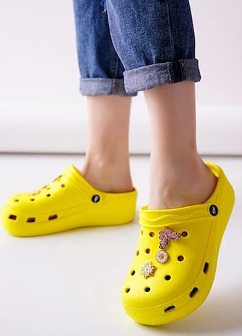 Crocs yüksek tabanlı terlik 