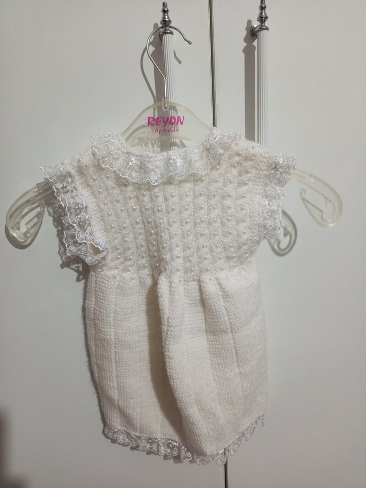 Beyaz Nakışlı Kız Bebek Yelek - Görsel 2
