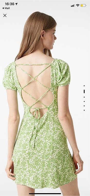 Bershka çiçekl desenli mini elbise çiçekli