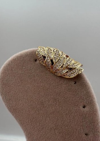 Accessorize Altın renkli yaprak desenli kıkırdak küpesi