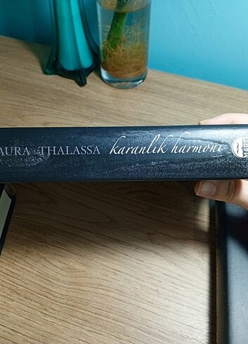 Beden Pazarlıkçı serisi Rapsodi Yabancı bir ilahi Karanlık harmoni
