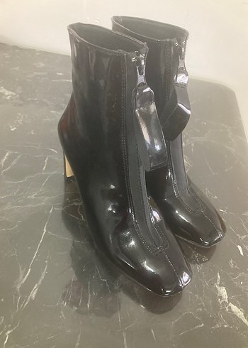 Kadın Siyah Rugan Stiletto Topuklu Bot - Görsel 2