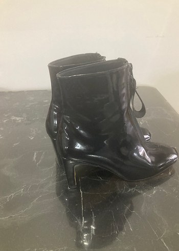 Kadın Siyah Rugan Stiletto Topuklu Bot - Görsel 3