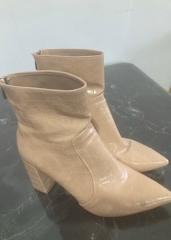 Bej Kadın Deri Kroko Desenli Topuklu Bot - Görsel 2