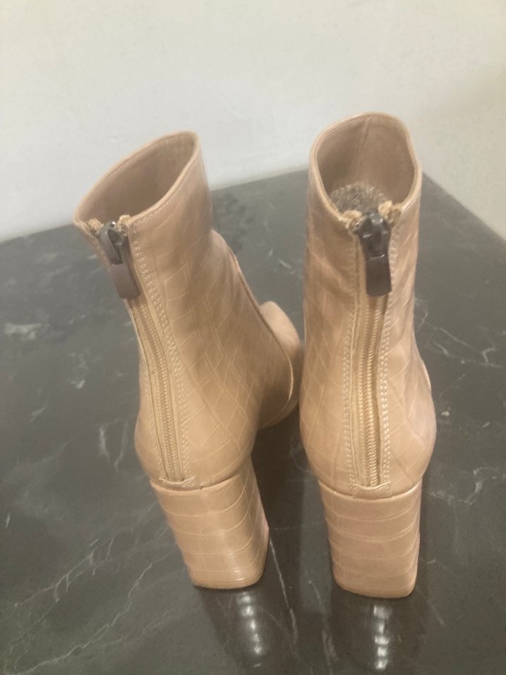 Bej Kadın Deri Kroko Desenli Topuklu Bot - Görsel 3