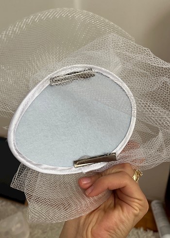  Beden Tüy Detaylı Beyaz Gelin Aksesuarı Nikah şapkası tokası.