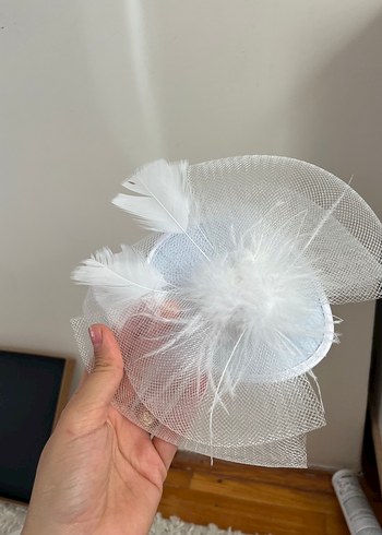 Diğer Tüy Detaylı Beyaz Gelin Aksesuarı Nikah şapkası tokası.