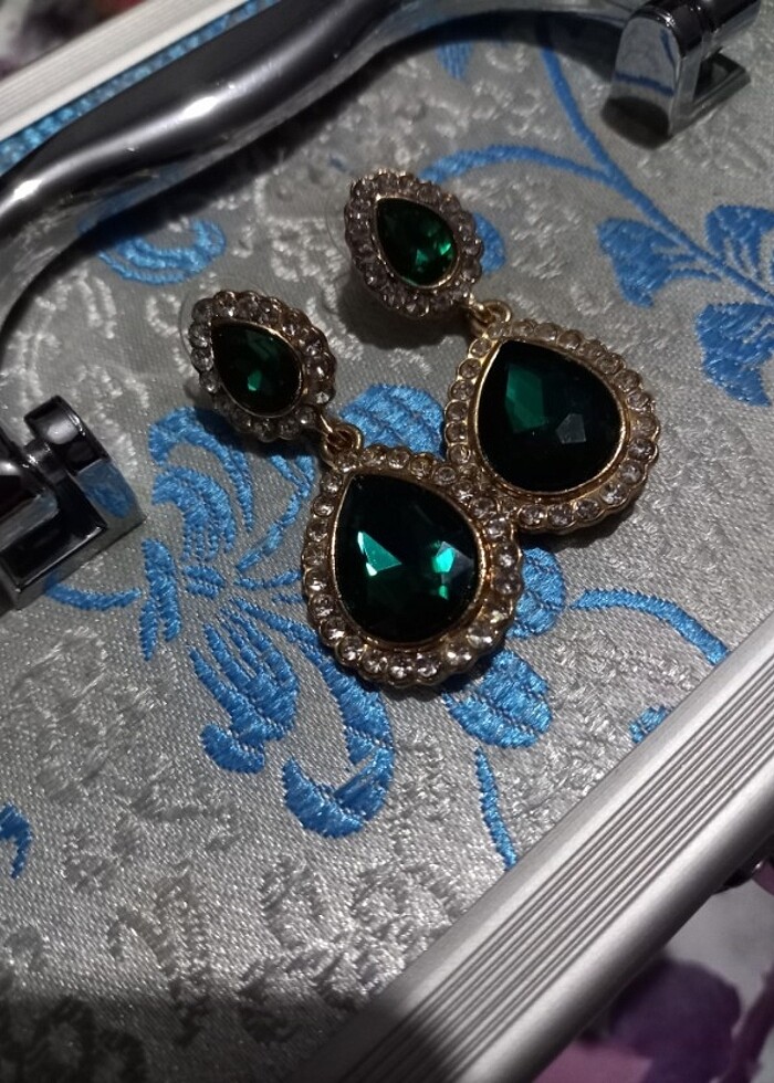 Zümrüt yeşili taşlı küpe  - Görsel 3