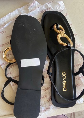 Zincir Detaylı Altın Renk Kadın Dolgu Topuk Sandalet - Görsel 3