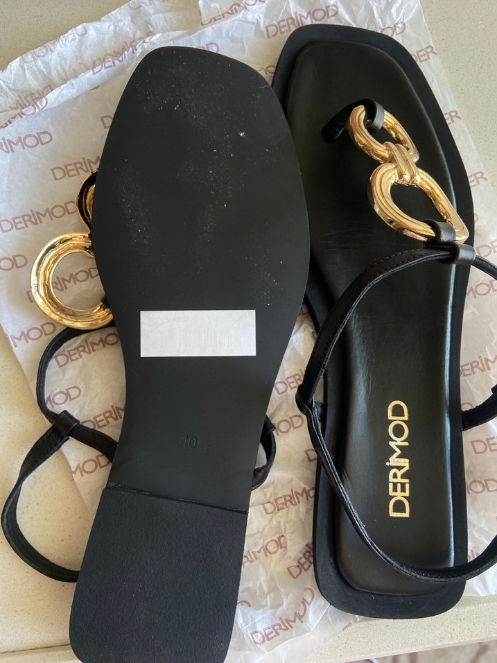 Zincir Detaylı Altın Renk Kadın Dolgu Topuk Sandalet - Görsel 4