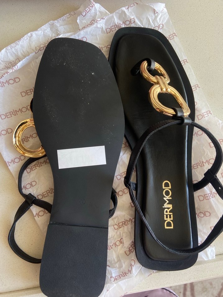 Zincir Detaylı Altın Renk Kadın Dolgu Topuk Sandalet - Görsel 3