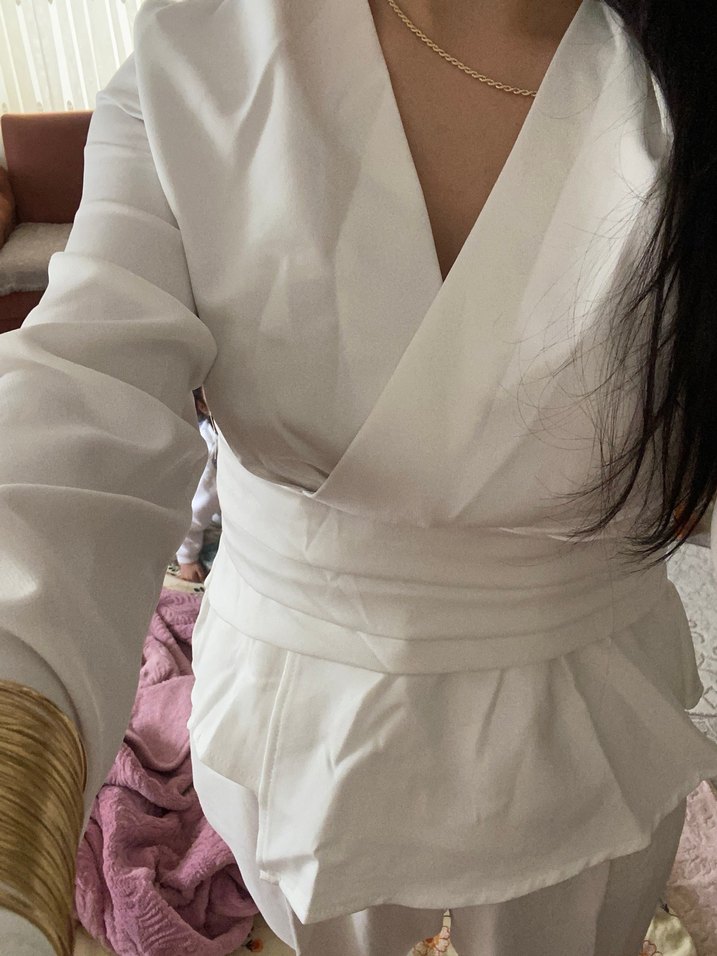 Beyaz V Yaka Kemerli Kadın Bluz, - Görsel 2