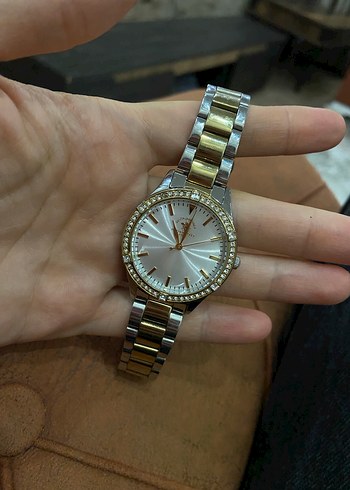 Santa Barbara Polo Kadın Zincir Detaylı Altın Saat - Görsel 3