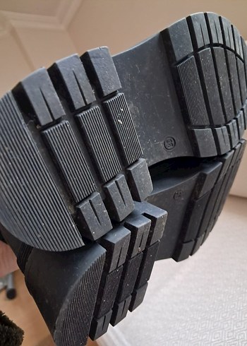 Siyah Bot - Görsel 6