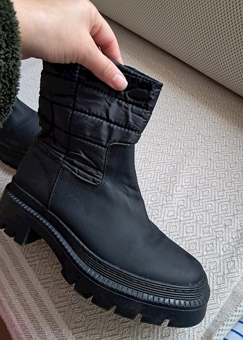 Siyah Bot - Görsel 4