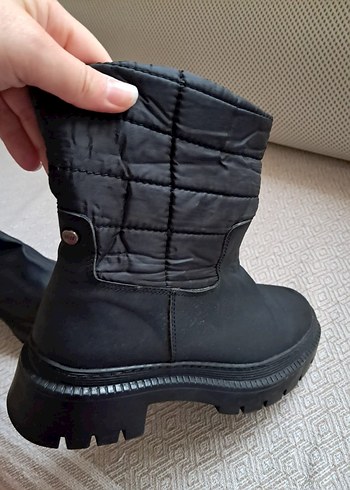 Siyah Bot - Görsel 3