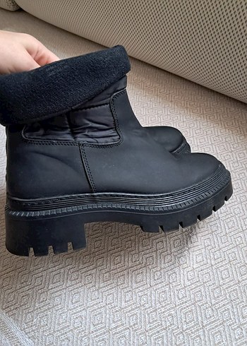 Siyah Bot - Görsel 2