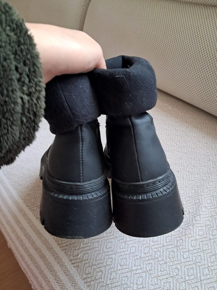 Siyah Bot - Görsel 5