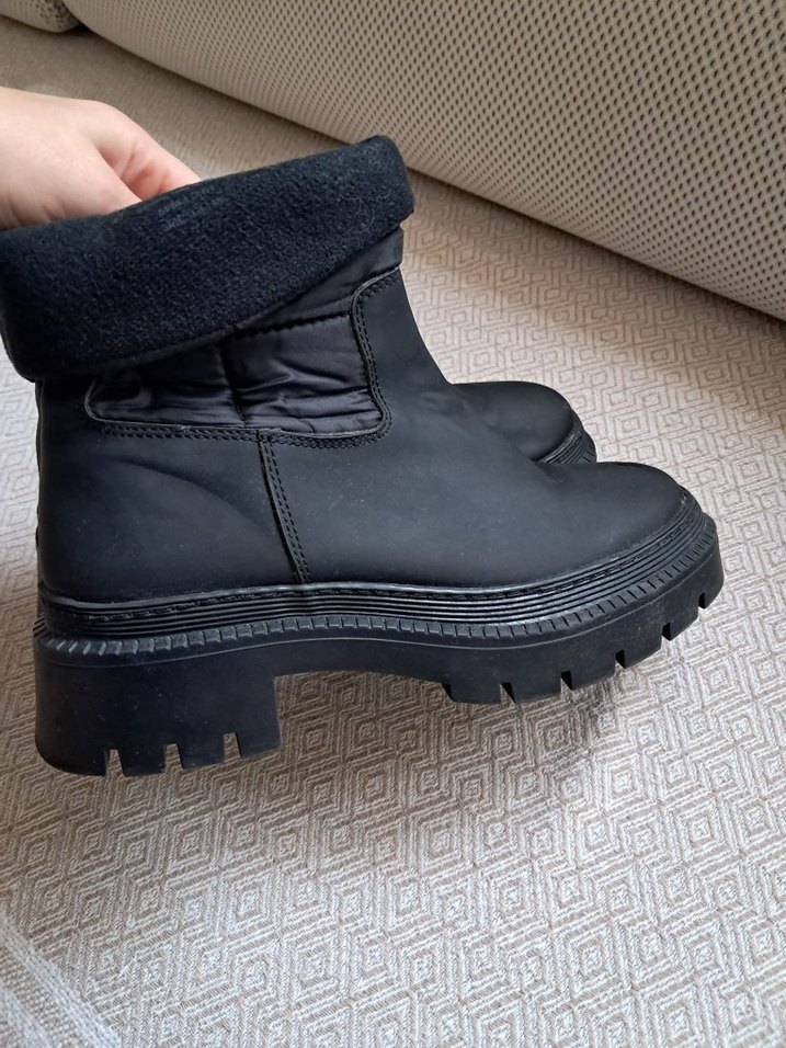 Siyah Bot - Görsel 2