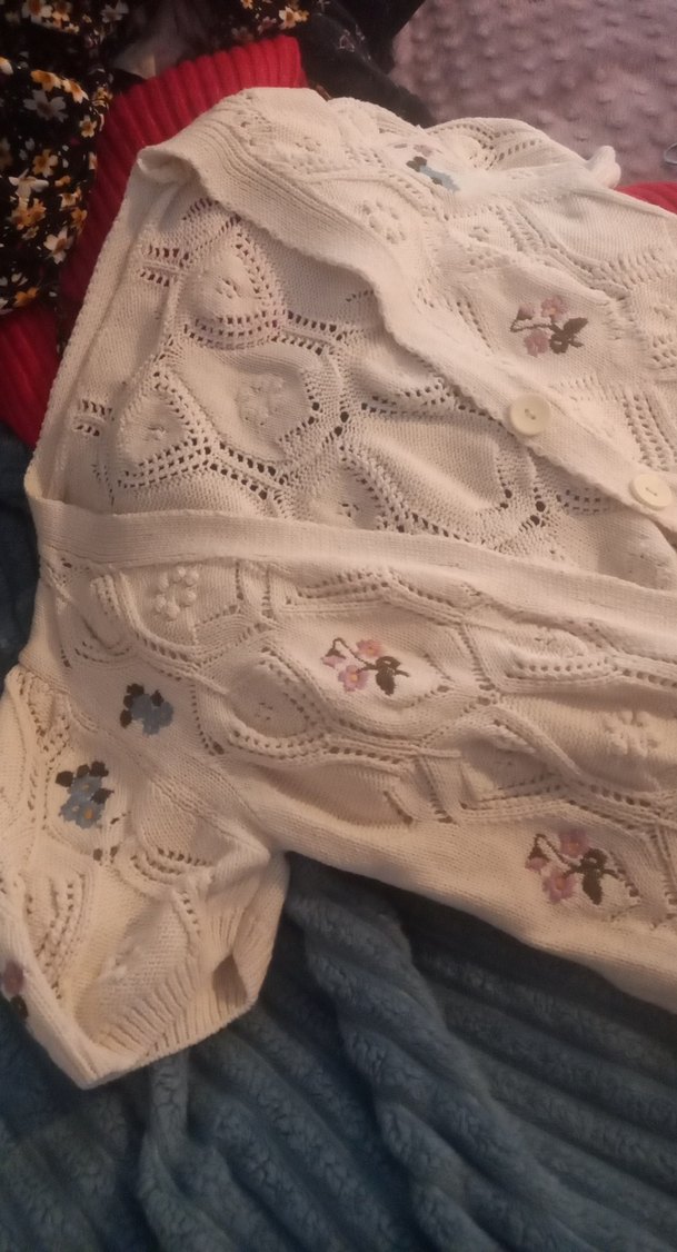 Nakışlı Beyaz Kısa Kollu Örgü Hırka - Görsel 2