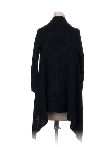 universal Beden PreLoved Hırka %70 İndirimli.