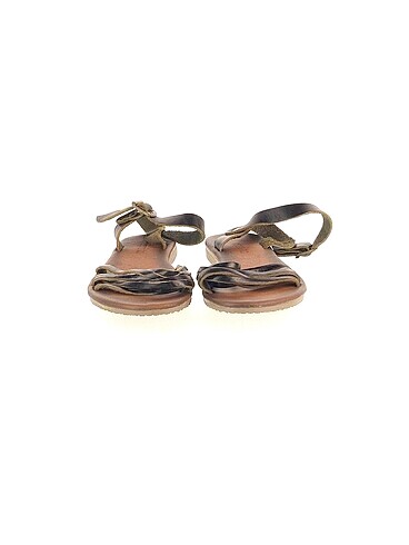 39 Beden PreLoved Sandalet %70 İndirimli.