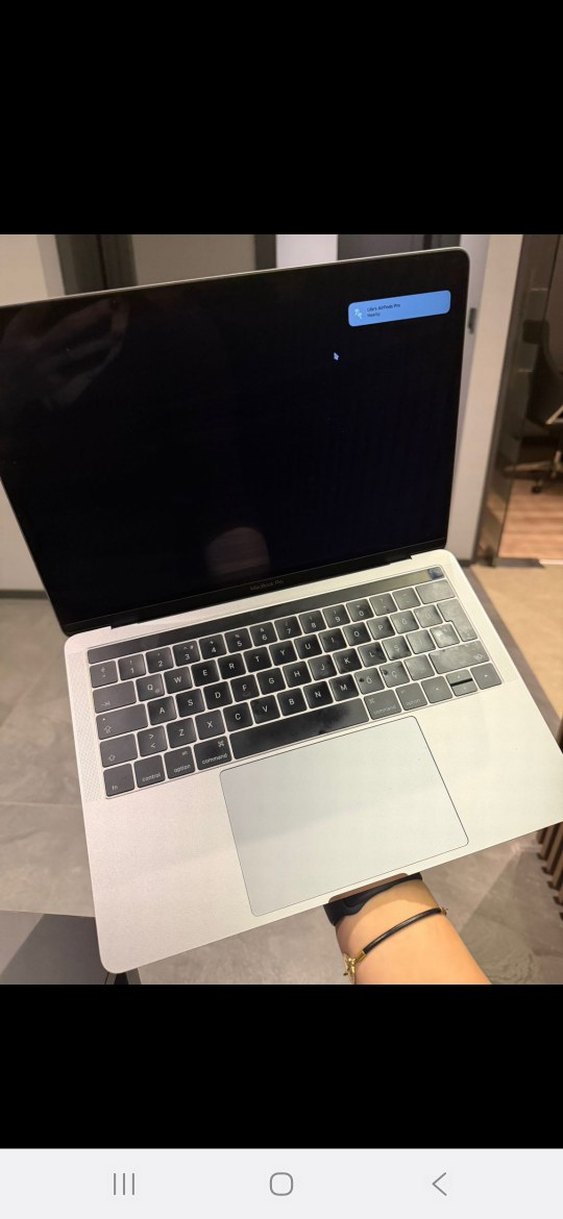 Gri Apple MacBook Dizüstü Bilgisayar - Görsel 2